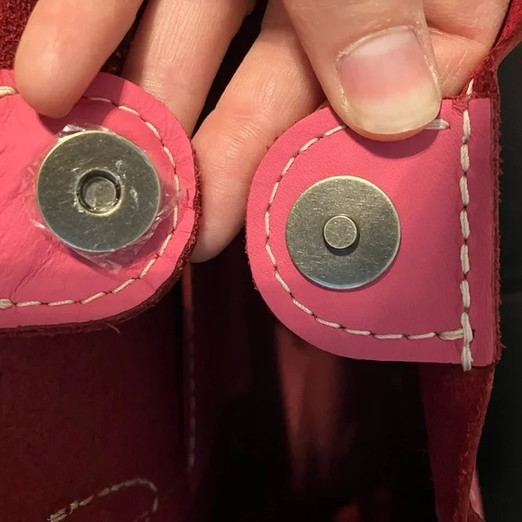 Portland Leather Classic Lola Crossbody in Margot (Snap closure) - Picture 7 of 8